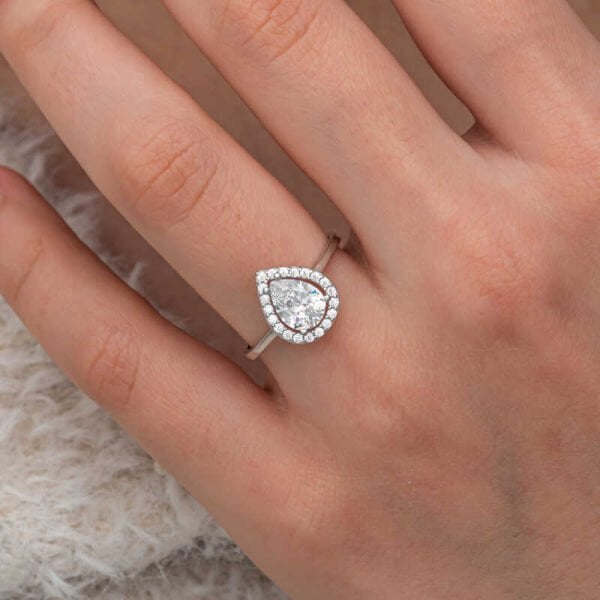 Gümüş Beyaz Zirkon Taşlı Damla Kadın Yüzük