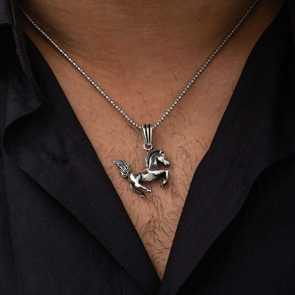 Gümüş Şahlanmış At Kolye