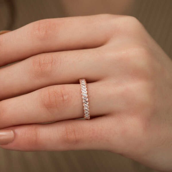 Gümüş Rose Sıralı Baget Taşlı Bayan Yüzük