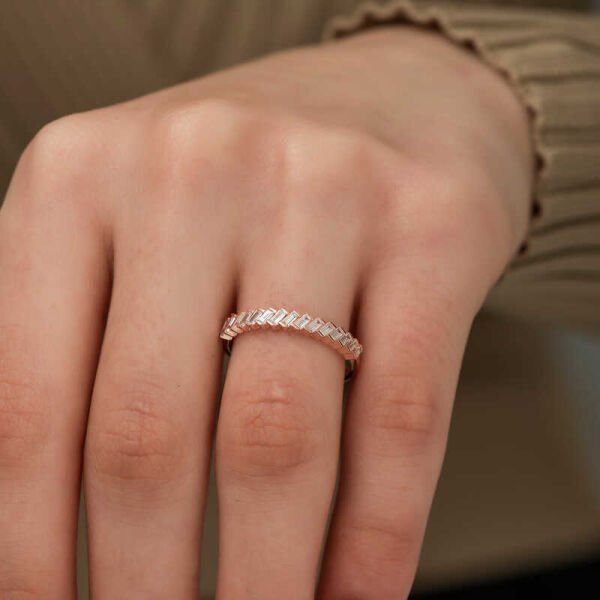 Gümüş Rose Sıralı Baget Taşlı Bayan Yüzük