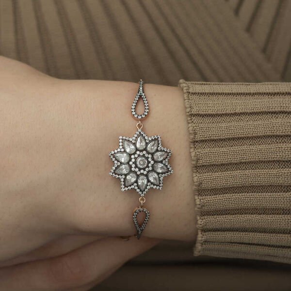 Gümüş Rose Çiçek Desenli Elmas Montür Bileklik