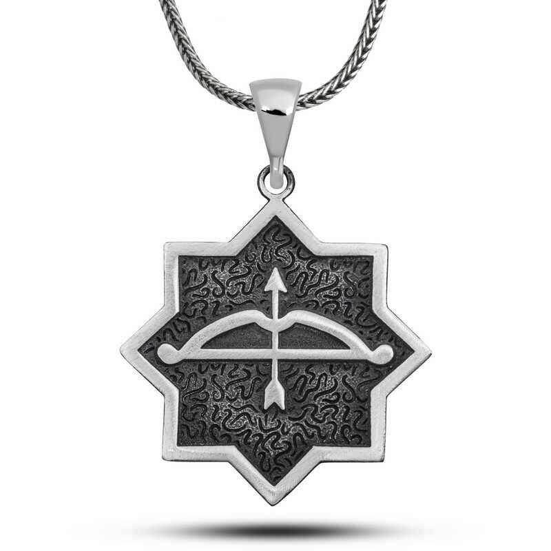 Gümüş Ok Yay İşlemeli Sekizgen Tasarım Kolye