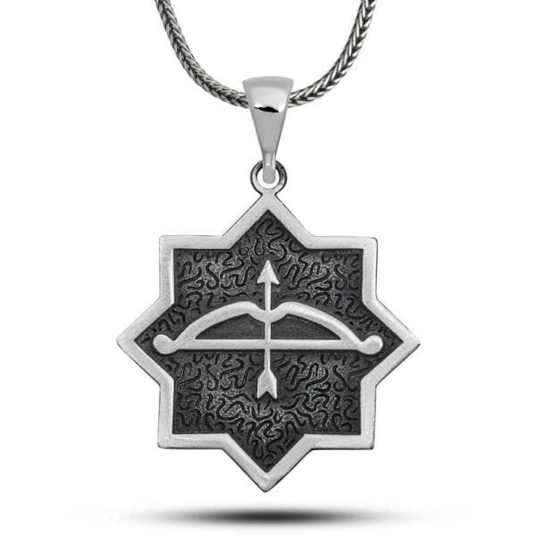 Gümüş Ok Yay İşlemeli Sekizgen Tasarım Kolye