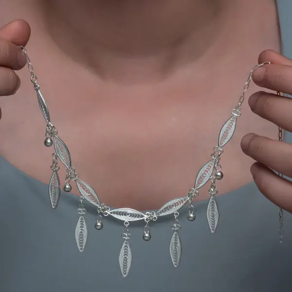 Gümüş Sonsuz Yaprak Telkari Kadın Kolye