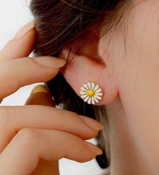 Gümüş Papatya Çivili Küpe