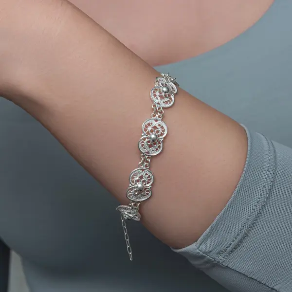 Gümüş Çiçek Motifli Telkari Kadın Bileklik
