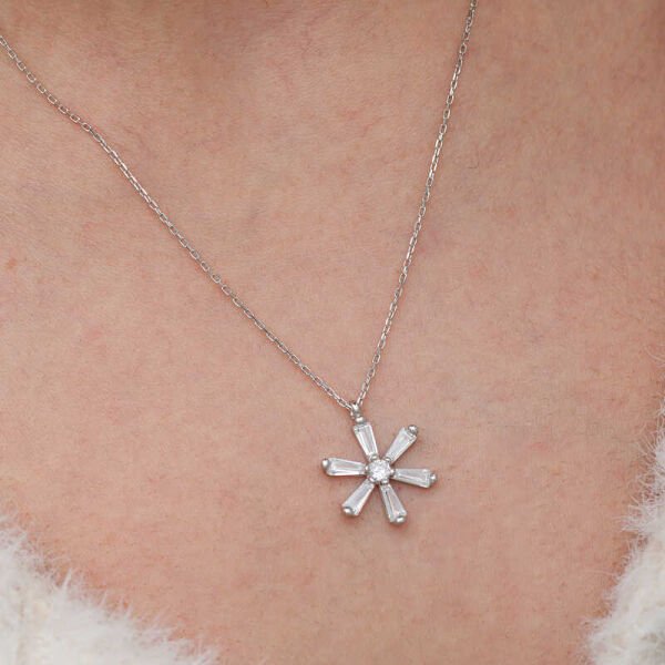 Gümüş Baget Taşlı Çiçek Kadın Kolye