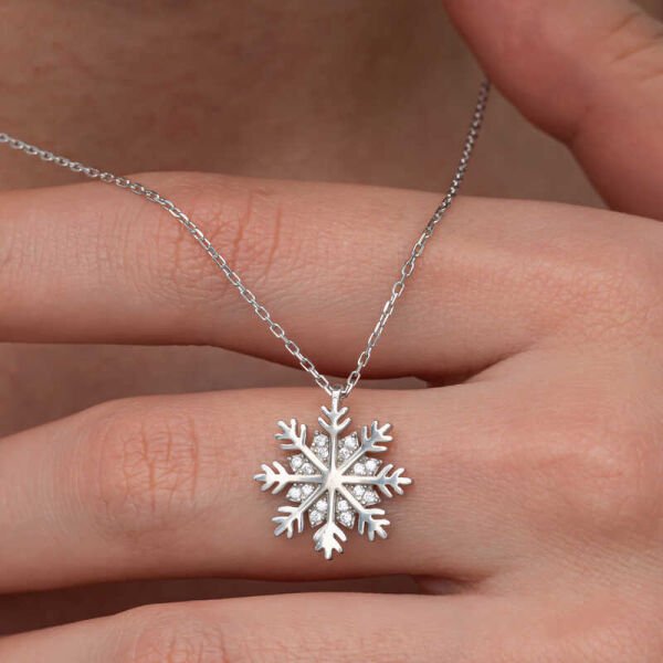 Gümüş Kar Tanesi Kadın Kolye