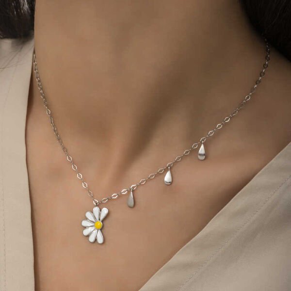 Gümüş Rodyum Papatya Seviyor Sevmiyor Bayan Kolye