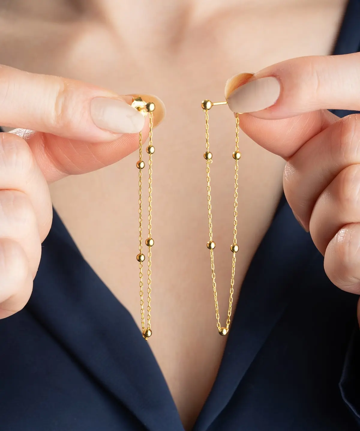 Gümüş Çift Zincirli Gold Top Detaylı Kadın Küpe